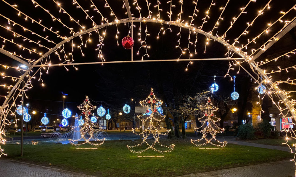 Illuminazione Di Natale.Guarda In Su Le Luci Di Natale In Citta Monferrato Web Tv